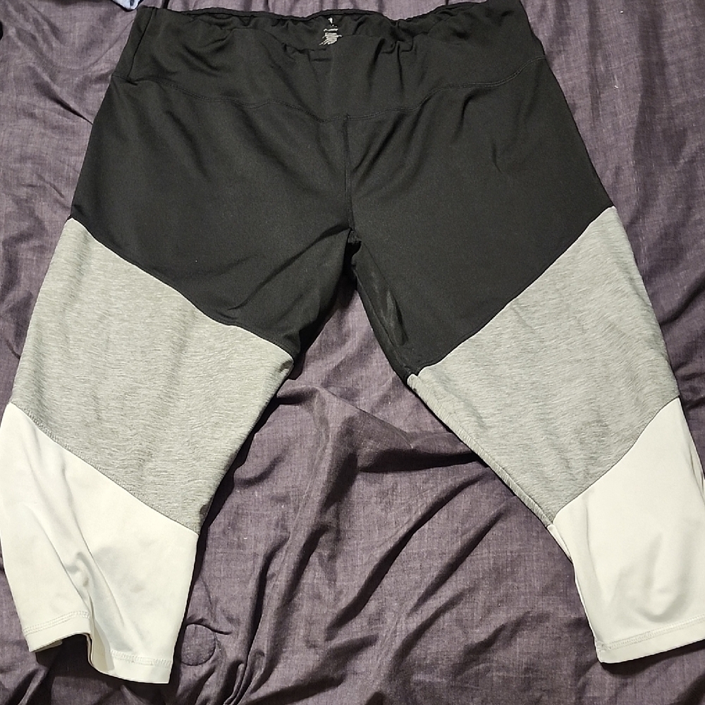 Colorblock Athletic Capris